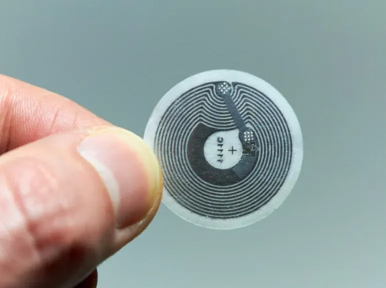 Hoe u NFC -sticker ut?