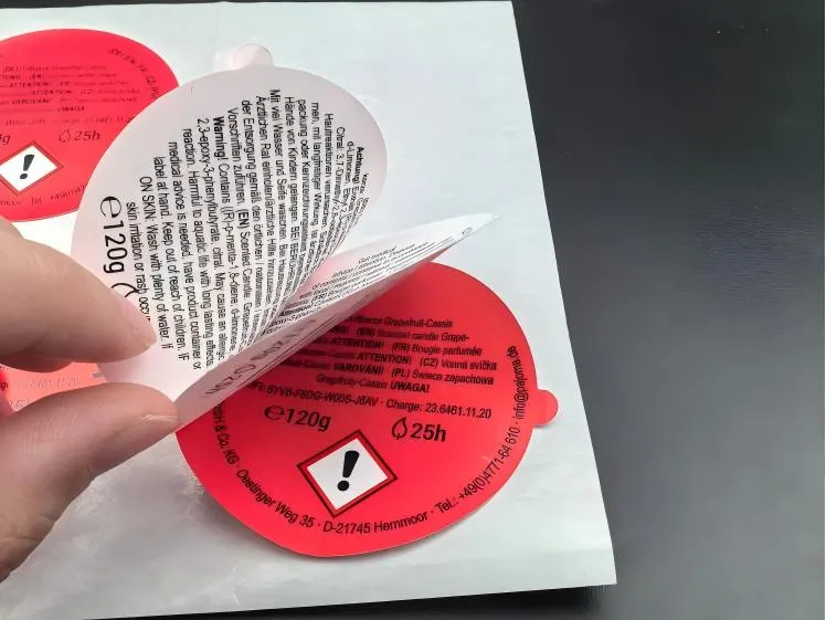 Poolse klantorders voor verpakking en verzending van meerlaagse labels