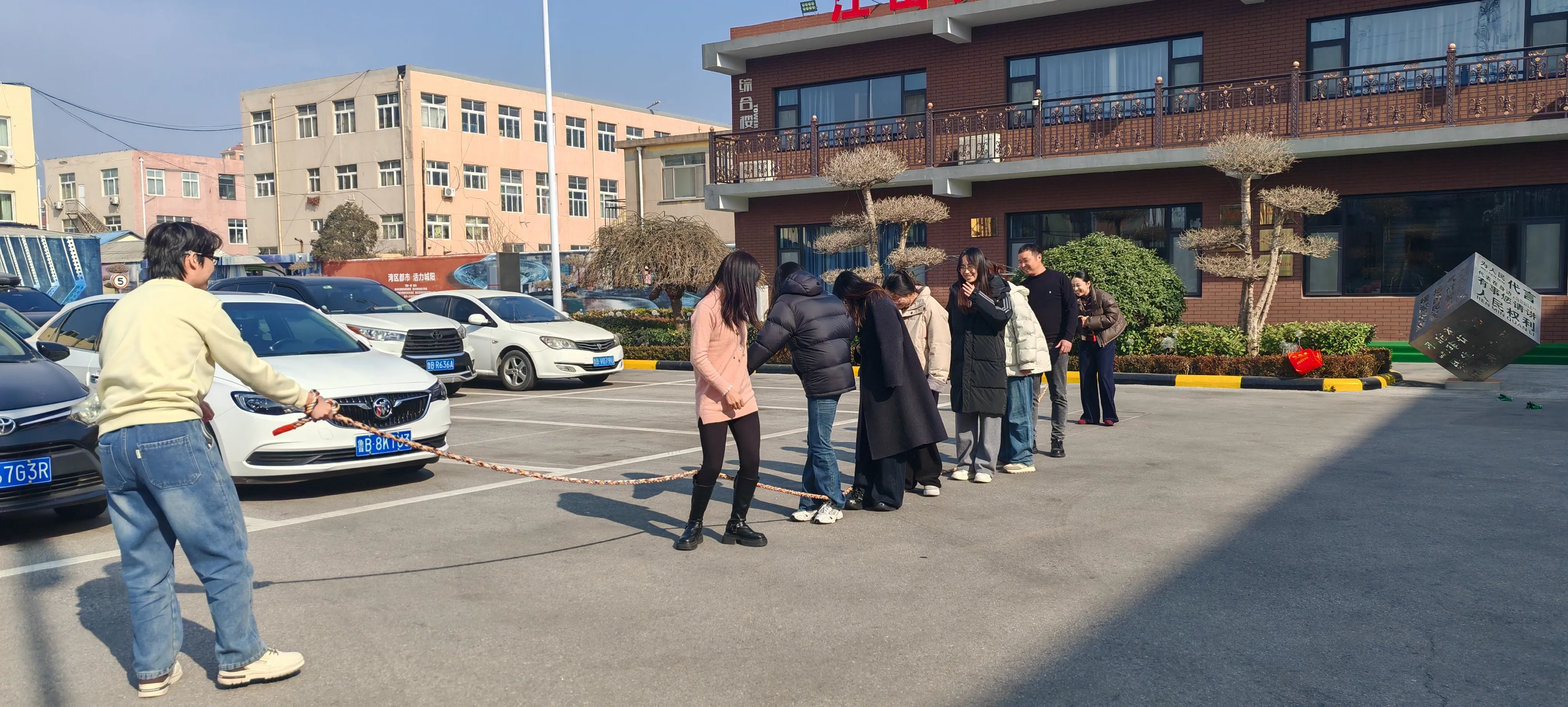 De teamgeest stijgt bij JOJO Pack